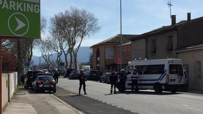 2018-03-23T113720Z_1910850725_RC1172BEC9D0_RTRMADP_3_FRANCE-SECURITY
