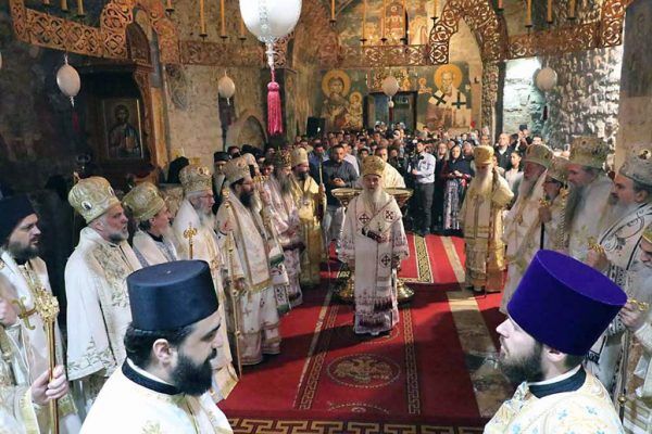 Пећ - патријарх Иринеј - Света архи