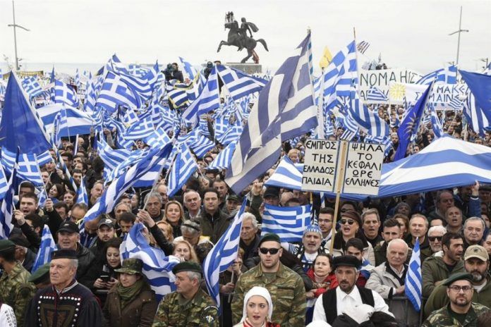 2018-01-21T131553Z_225108386_UP1EE1L10UGYQ_RTRMADP_3_GREECE-MACEDONIA-PROTESTS (1)