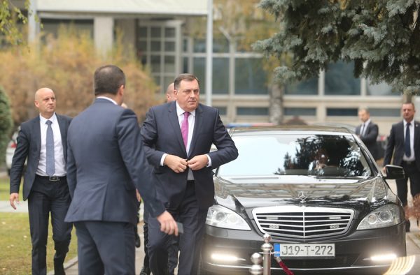 Milorad-Dodik-obezbjedjenje