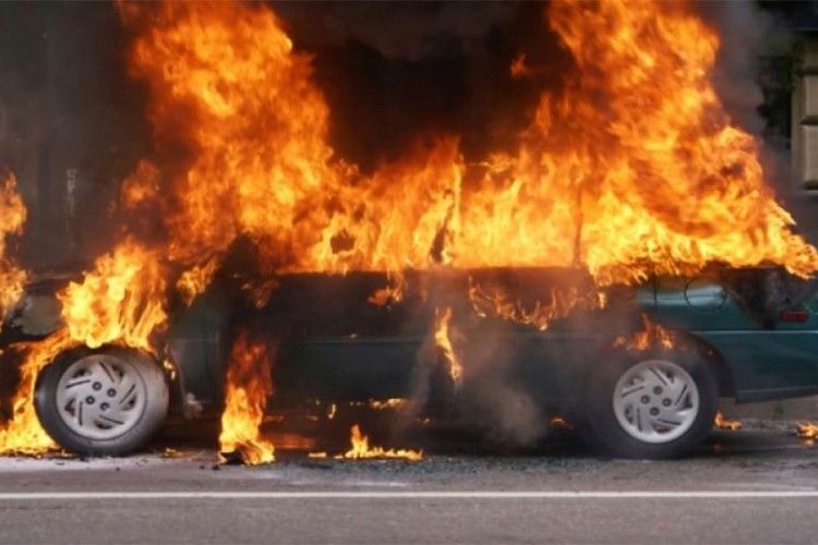 zapaljen auto