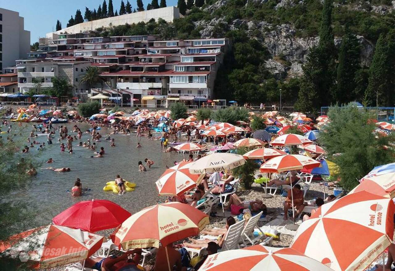 Neum-plaza-guzva-2018-3