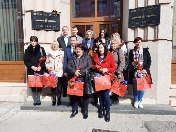 osmi-mart-prijem