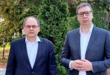 Vučić na sastanku sa Šmitom: Primjena Bonskih ovlašćenja ne doprinosi stabilnosti