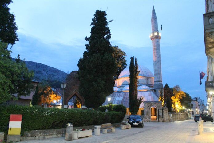 karadjozbegova dzamija mostar
