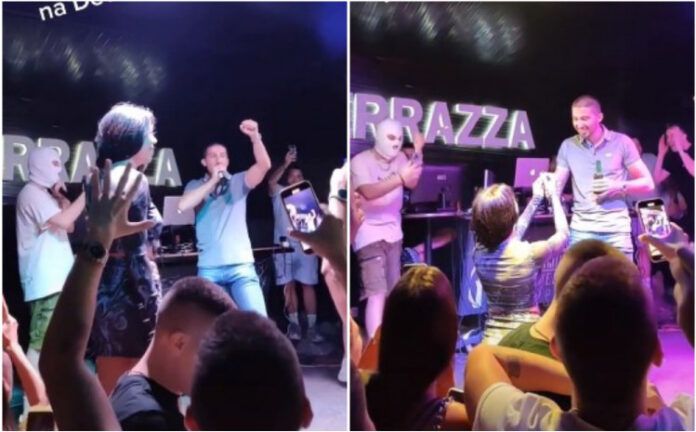 873x400
