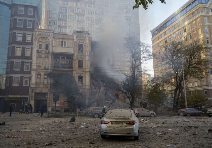 Several explosions hit the Ukrainian capital Kyiv