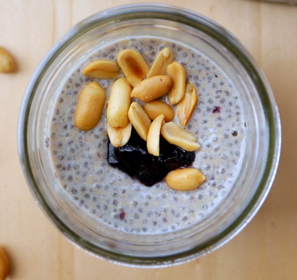 Chia-pudding-maslac-kikiriki-pekmez-aronija