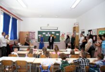 PREMIJER HERCEG POSJETIO PRVAČIĆE MOSTARSKE OŠ A. B. ŠIMIĆA