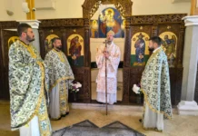 MOSTAR: VLADIKA DIMITRIJE I VJERNICI MOLILI ZA UPOKOJENJE TRAGIČNO NASTRADALIH U NOVOM SADU