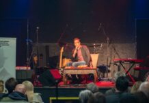 KNJIGA O SUDBINI JEDNE GENERACIJE I ODRASTANJU U MOSTARU: TOMAŠEVA ”KNJIGA ZA MAJU” PROMOVISANA NA ŠANTIĆEVIM VEČERIMA POEZIJE