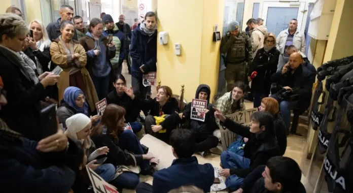 images_2025_11_e88d3f3a-dfb9-4a74-8a46-4adb1dbf24aa_900x492