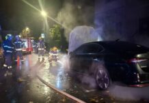 MOSTAR: KAMERE SNIMILE DVOJICU MUŠKARACA KOJI SU ZAPALILI AUTOMOBIL GRADONAČELNIKA
