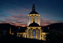 PROSLAVA BOŽIĆA U MOSTARU: Ponoćne liturgije, nalaganje badnjaka i tradicionalni koncert