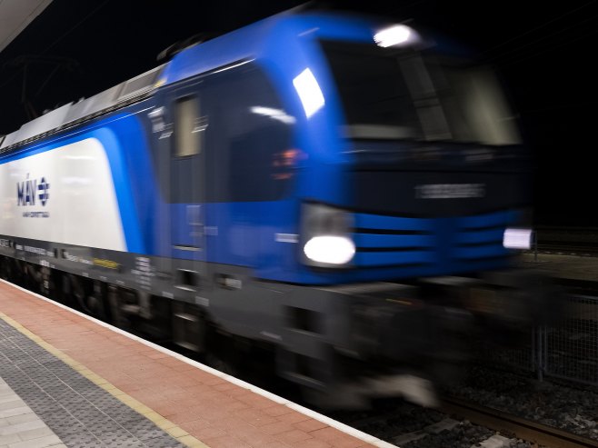 303529