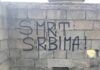 Uvredljivi grafiti na kasarni “Zaim Imamović” u Pazariću (FOTO)