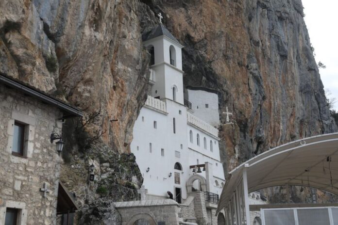 manastir-ostrog