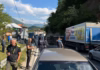 PREVRNUO SE MINIBUS NA M-17, ZAUSTAVLJEN SAOBRAĆAJ