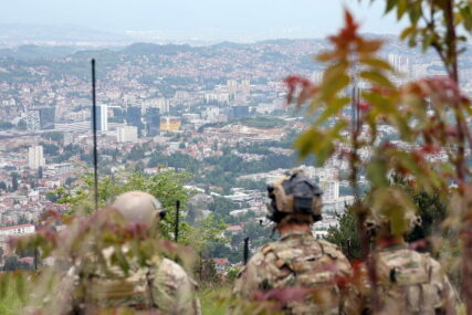 Sarajevo-NATO-vojnici-Foto-FENA-Harun-Muminović-scaled-427x285