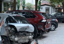 KARAMBOL U MOSTARU: Pijani vozač mercedesa pokosio šest automobila (video)