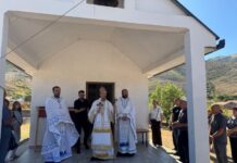 MITROPOLIT DIMITRIJE SLUŽIO U MOSTARSKOM GROBLJU KOJE JE ‘OTELA DRŽAVA’: Ako ostanemo vjerni Bogu i precima, sve će ovo ostati naše