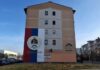 Teške uvrede srpskom narodu: Na srpskoj trobojci u Istočnom Sarajevu ispisano “genocidaši”